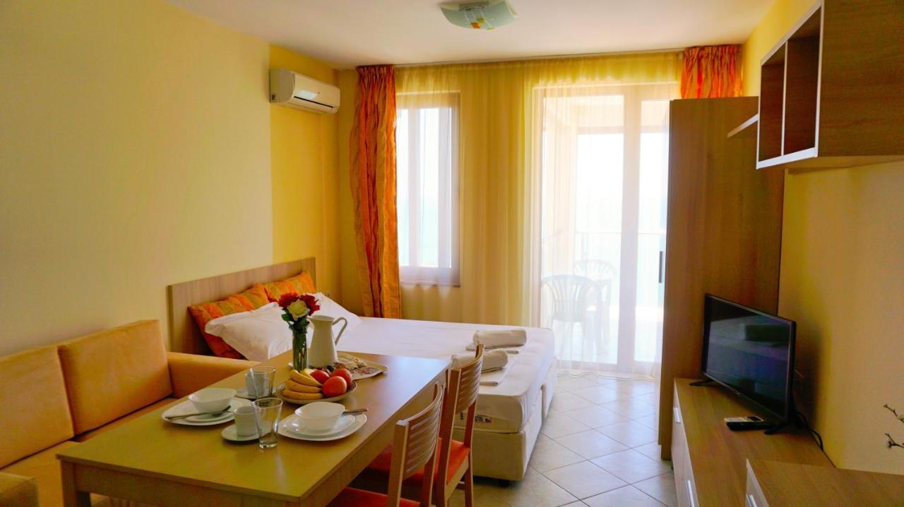 Морски апартаменти Джулая Морнинг - Sea View Apartments July Morning Каварна Екстер'єр фото