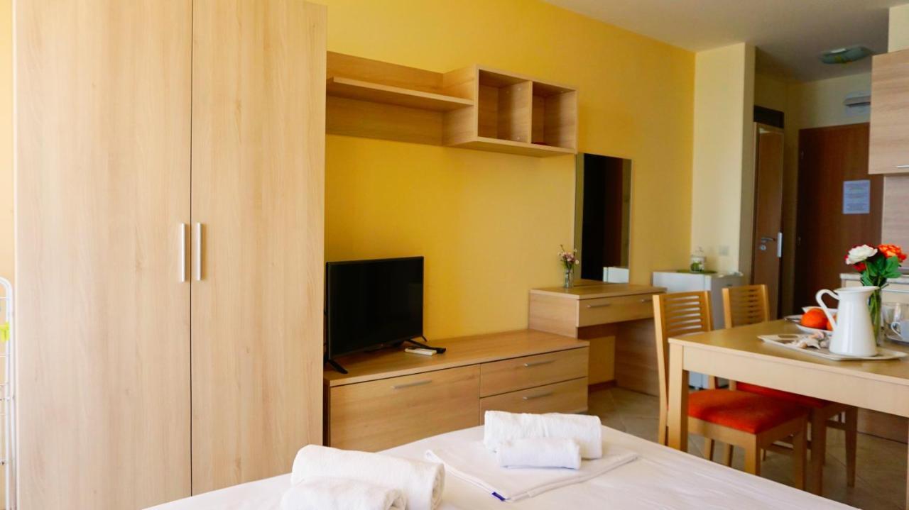 Морски апартаменти Джулая Морнинг - Sea View Apartments July Morning Каварна Екстер'єр фото