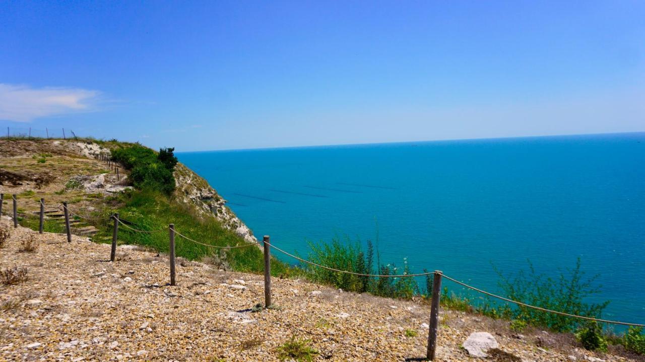 Морски апартаменти Джулая Морнинг - Sea View Apartments July Morning Каварна Екстер'єр фото