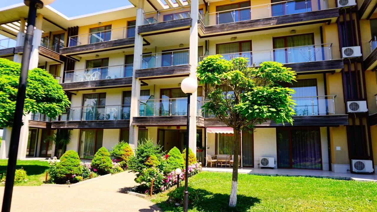 Морски апартаменти Джулая Морнинг - Sea View Apartments July Morning Каварна Екстер'єр фото