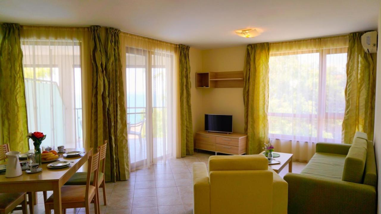Морски апартаменти Джулая Морнинг - Sea View Apartments July Morning Каварна Екстер'єр фото