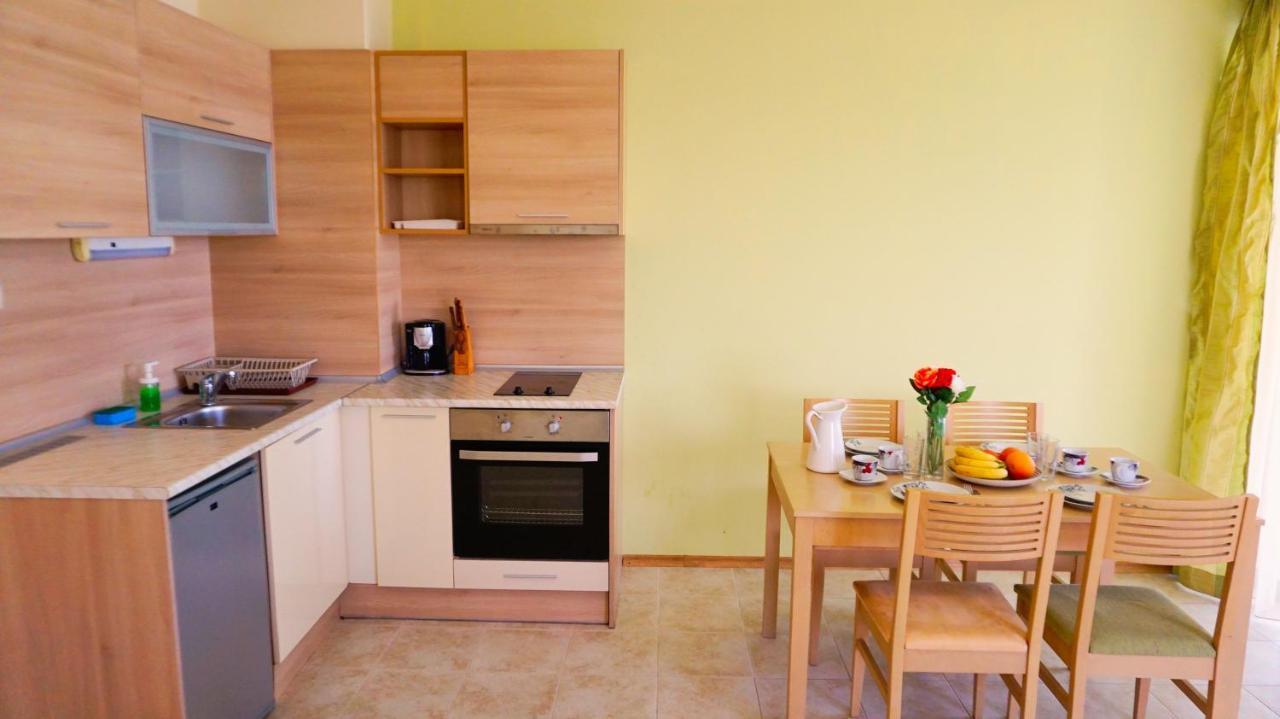 Морски апартаменти Джулая Морнинг - Sea View Apartments July Morning Каварна Екстер'єр фото